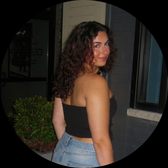 Profile Picture of Christina Difelice (@christinad514) on Poshmark