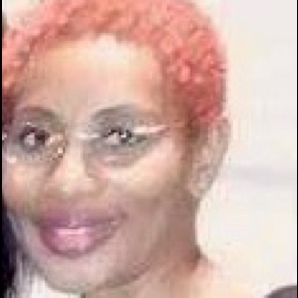 Profile Picture of Barbara Potts (@blkgirllove) on Poshmark