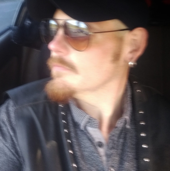 Profile Picture of Daniel Laforge (@bearlover75657) on Poshmark