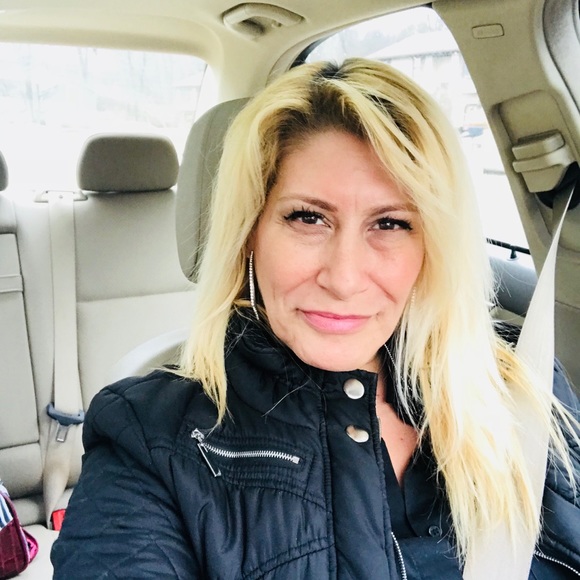 Profile Picture of Lori Dasilva (@lad7567) on Poshmark