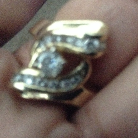 Profile Picture of R Bell (@reedbell16) on Poshmark