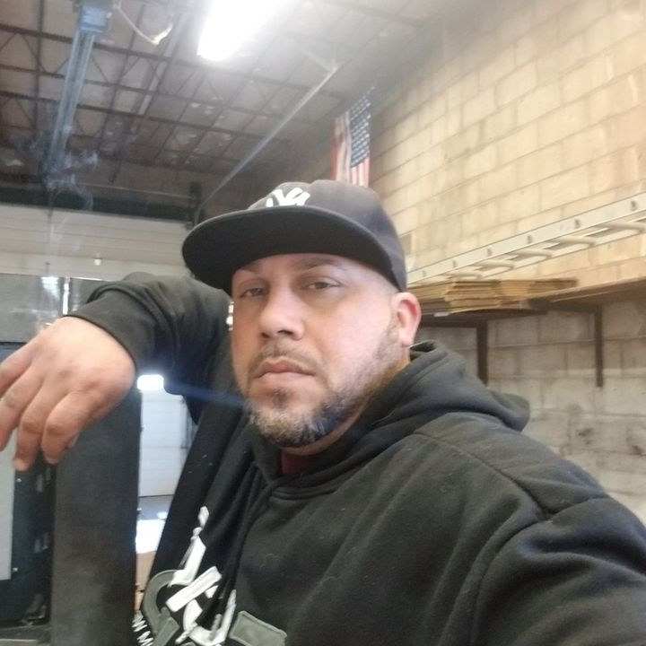 Profile Picture of derekmoya760 (@islandbound5) on Tiktok