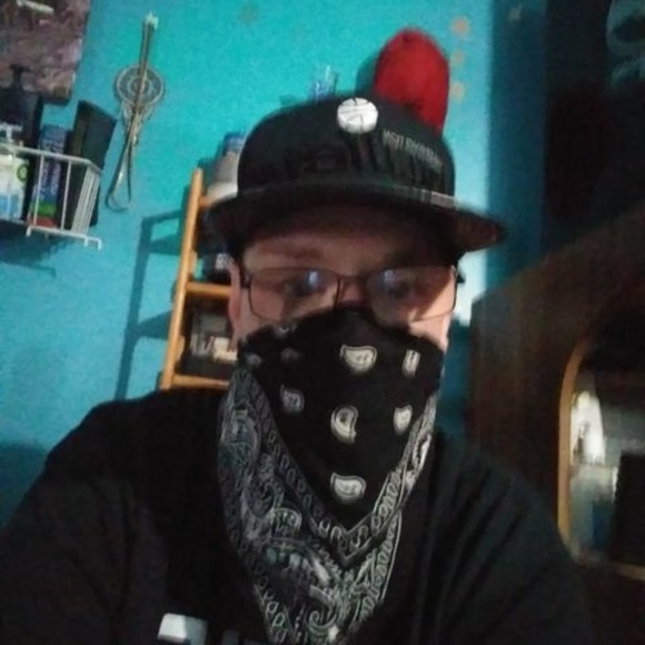 Profile Picture of Brian Wall (@brianwall86) on Poshmark