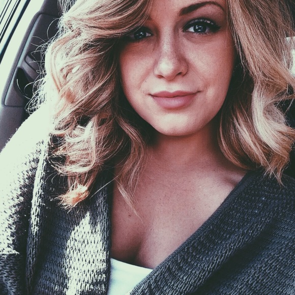 Profile Picture of Autumn Goad (@autumn_deshae) on Poshmark