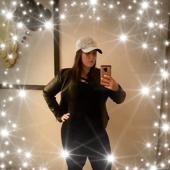 Profile Picture of Miranda Caradonna (@mcaradonna) on Poshmark