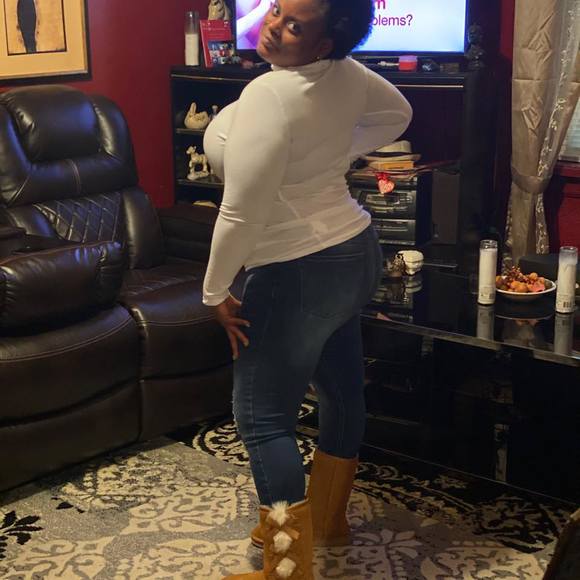 Profile Picture of Alexis Sibley (@alexis_sibley) on Poshmark
