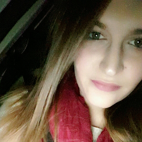 Profile Picture of Stephanie Corey (@scorey91) on Poshmark