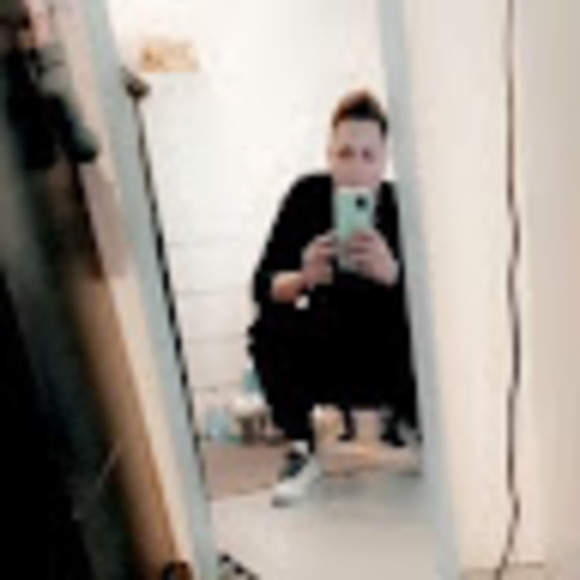 Profile Picture of Jackie Samluk (@jackie_samluk) on Poshmark