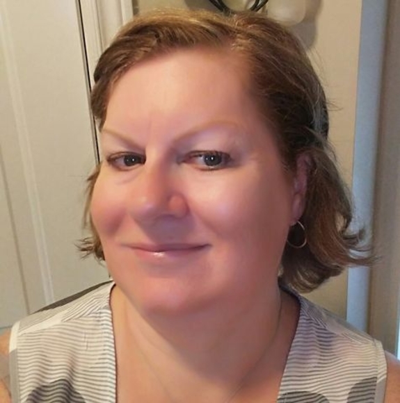 Profile Picture of Lynn Hunt (@lynnhunt842) on Poshmark