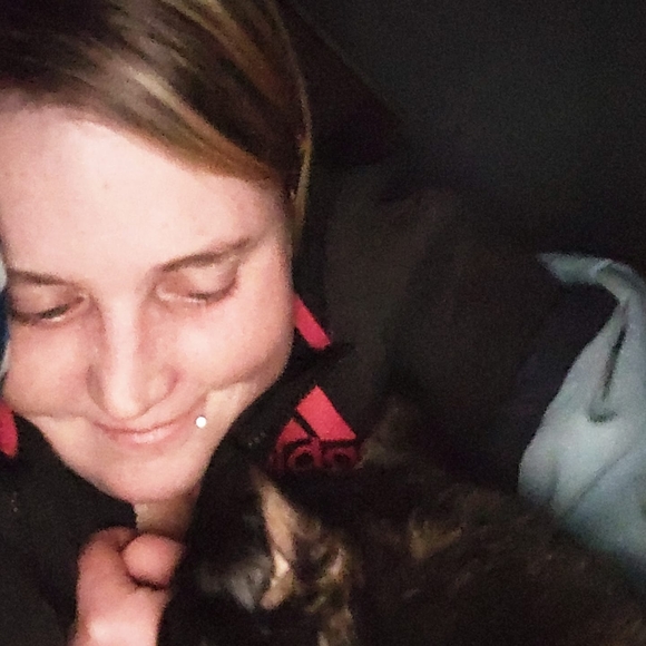 Profile Picture of Coral Sigurdson (@coralsigurdson) on Poshmark