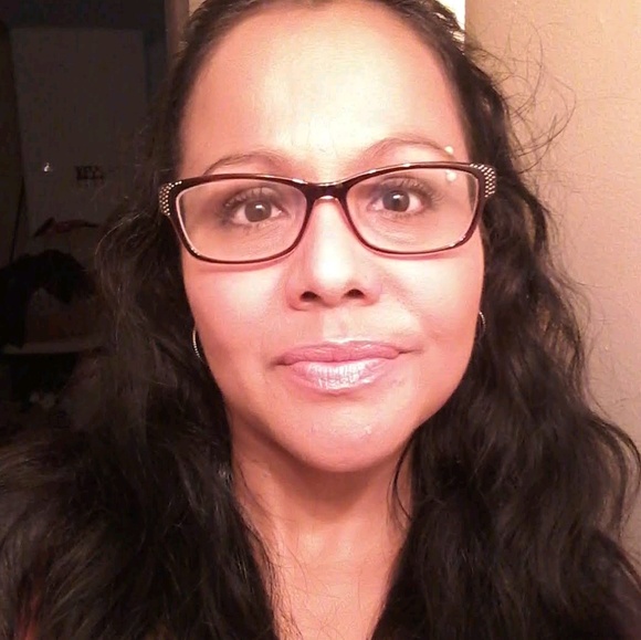 Profile Picture of Luz Atanasio (@luzata70) on Poshmark