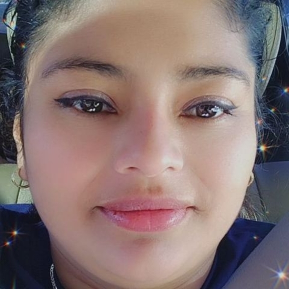 Profile Picture of Carolina Guzman (@carolinaguzm281) on Poshmark