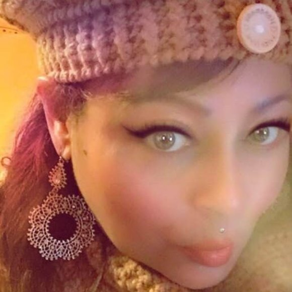 Profile Picture of Abigail Rosario (@abigailrosario) on Poshmark