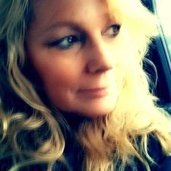 Profile Picture of Traci Lucart (@glygirl22) on Poshmark