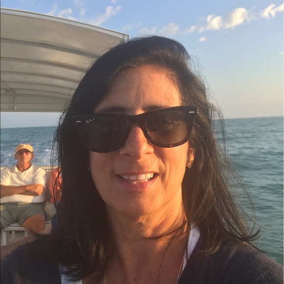 Profile Picture of Diane Wendroff (@mdagh) on Poshmark