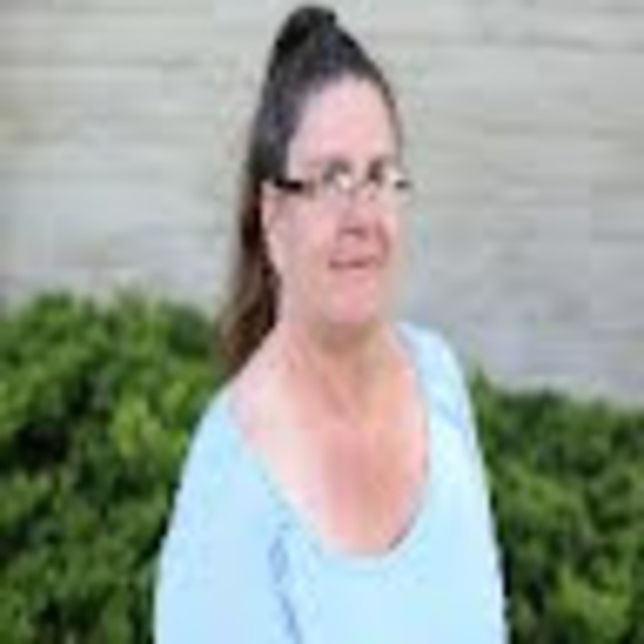 Profile Picture of Dawn Corzine (@dawn_corzine) on Poshmark