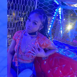 Profile Picture of   LMAO please excuse my face... (@curlso.chynaa) on Tiktok