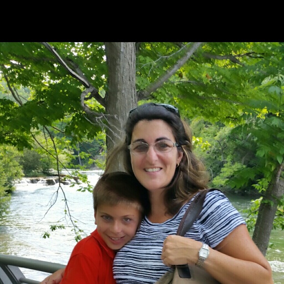 Profile Picture of Lori Vanis (@lvanis) on Poshmark