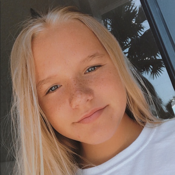 Profile Picture of Sydney Recca (@syd_recca) on Poshmark