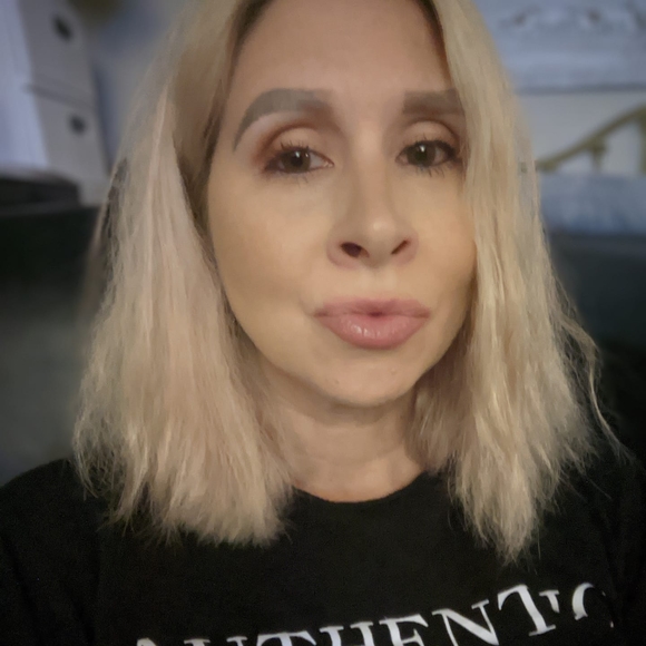 Profile Picture of Amy Malcomesius (@amymalcom1) on Poshmark