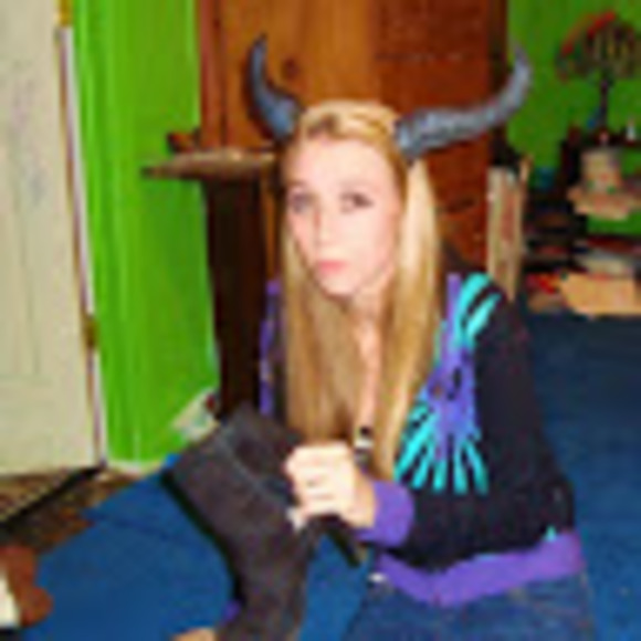 Profile Picture of Jessica Stepp (@generalwaffle2) on Poshmark