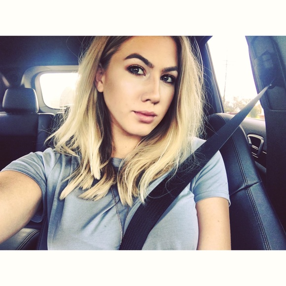 Profile Picture of Kaleigh Mayeux (@kaleighmayeux) on Poshmark