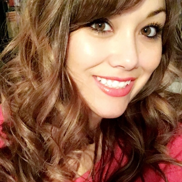 Profile Picture of Nicole Spruiell (@nicspr) on Poshmark