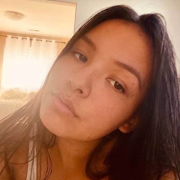 Ariana Oreiro - Poshmark Profile Picture of Ariana Oreiro (@ariana_oreiro) on Poshmark