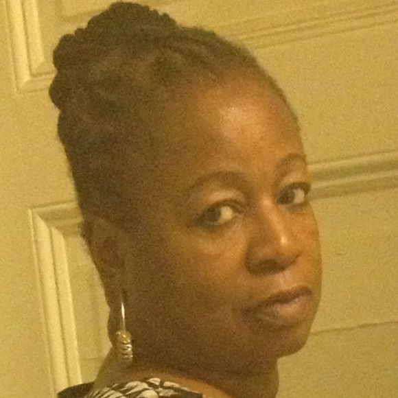 Profile Picture of Gwenda Mcintosh (@icedmocha27) on Poshmark