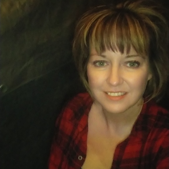 Profile Picture of Kim Ransom (@kimr03) on Poshmark