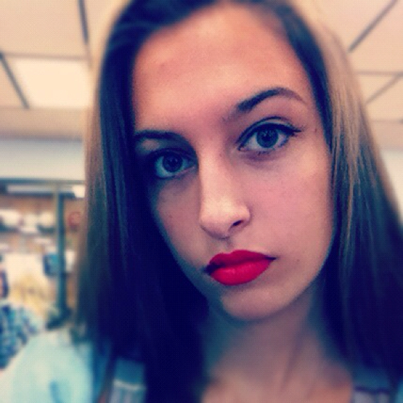 Profile Picture of Naomi Grix (@naomigrixxx) on Poshmark
