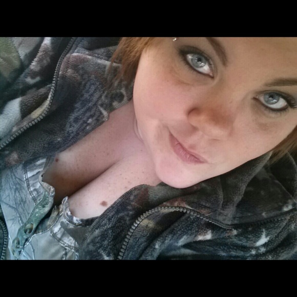Profile Picture of Danielle Weldon (@countrygurl2015) on Poshmark