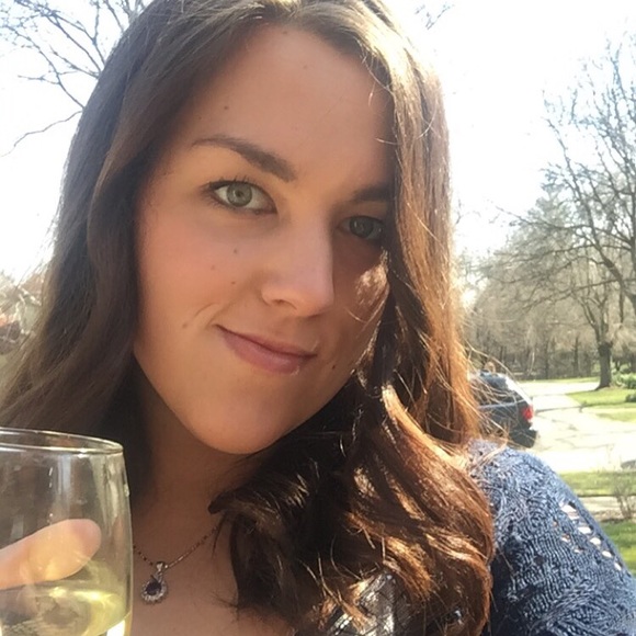 Profile Picture of Danielle Weaver (@drwstyle) on Poshmark