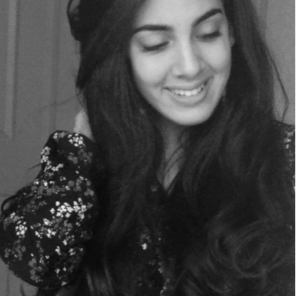 Profile Picture of Marina Pashos (@naviishta) on Poshmark