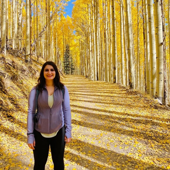 Profile Picture of Mandana Naderi (@mnaderi91) on Poshmark