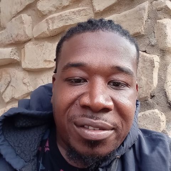 Profile Picture of Derrick Gates (@derrick45gates) on Poshmark