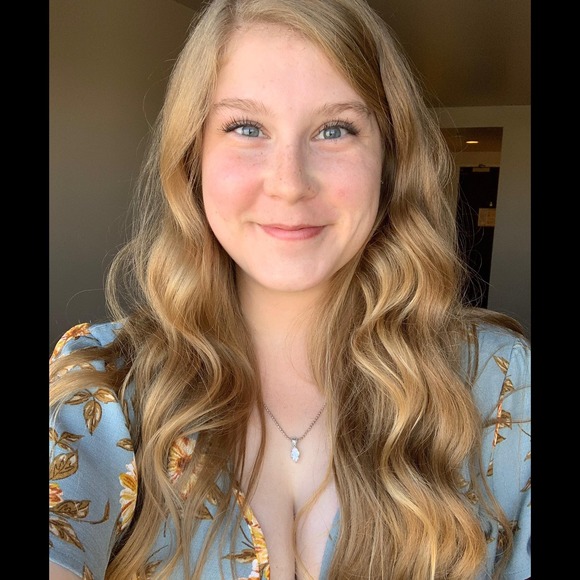 Profile Picture of Hope Larson (@hopelarson556) on Poshmark