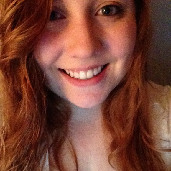 Profile Picture of Rebecca Hook (@duckysmiles) on Poshmark
