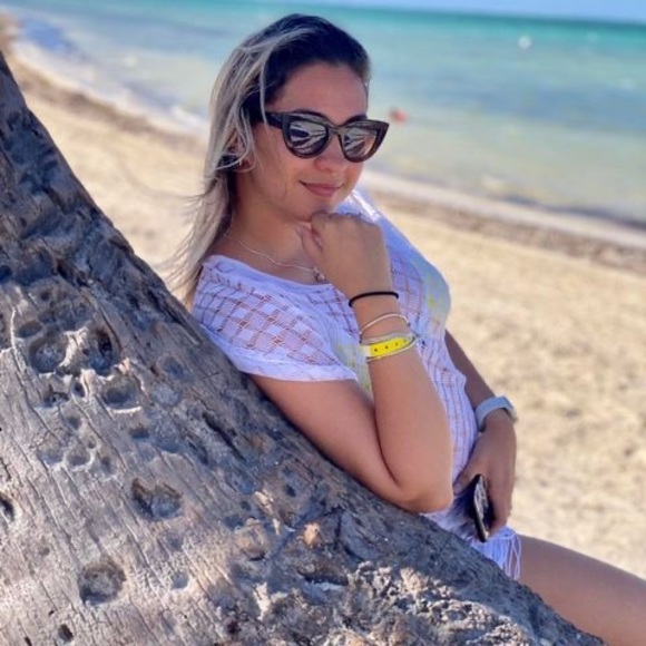 Profile Picture of Claudia Monteagudo (@claudiamonteagu) on Poshmark