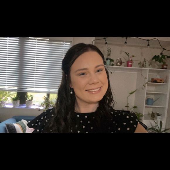 Profile Picture of Amy Eggleton (@aims2000) on Poshmark