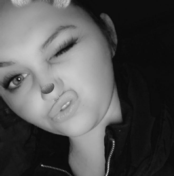 Profile Picture of Davada Pummer (@brokenswan13) on Poshmark