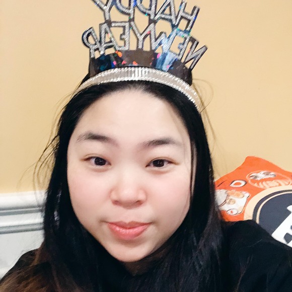 Profile Picture of Lucy Nguyen (@lucynguyen0710) on Poshmark