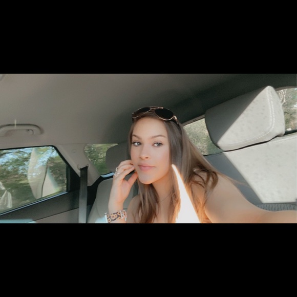 Profile Picture of Payton Page (@paytonpage12) on Poshmark