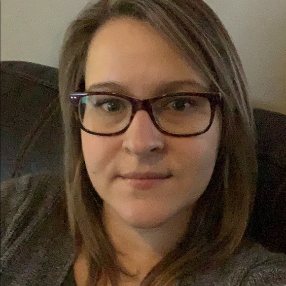 Profile Picture of Sara Struck (@sara_struck) on Poshmark