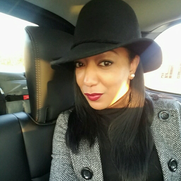 Profile Picture of Charisse Gray (@msreedefine) on Poshmark