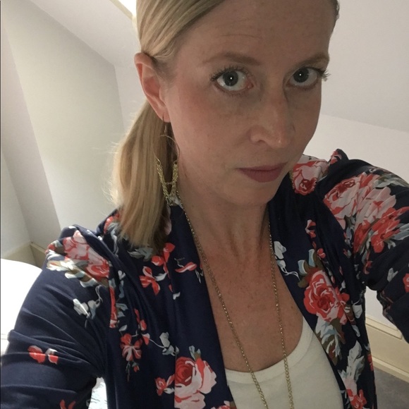 Profile Picture of Heidi Silva (@buttons352) on Poshmark