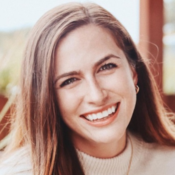 Profile Picture of Molly Schoger (@mbschoger) on Poshmark