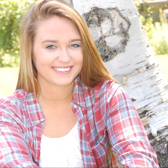 Profile Picture of Haley Gotlieb (@haleyrgggg) on Poshmark