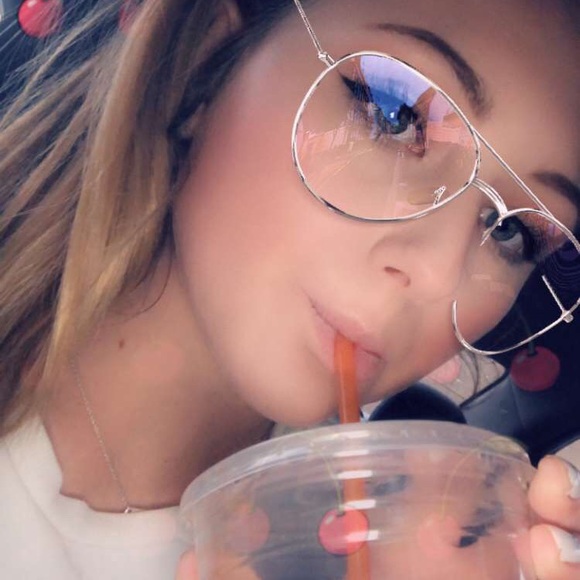 Profile Picture of Kristen Coffay (@kcoffs19) on Poshmark