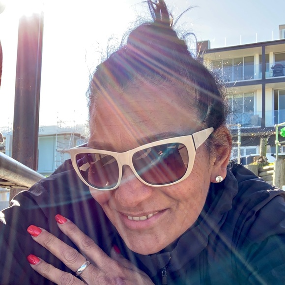 Profile Picture of Michelle Kitzler (@mishbondi) on Poshmark